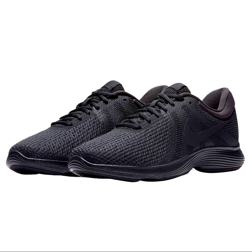 Nike Revolution 4